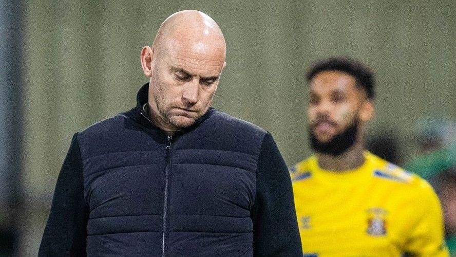 Дэвид Грей уволен из «Хиберниана» после шести матчей в
